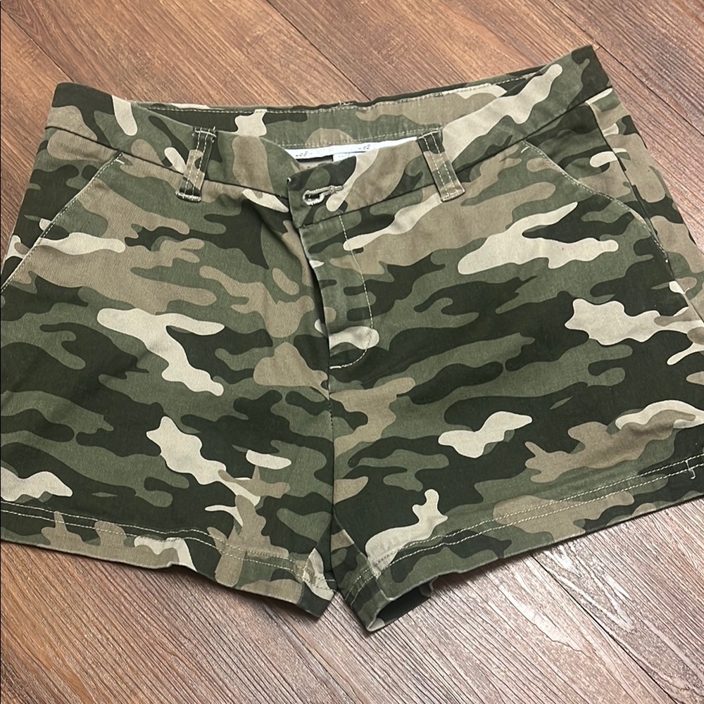 bcg Green and Brown Cargo Shorts Classic Camouflage Design